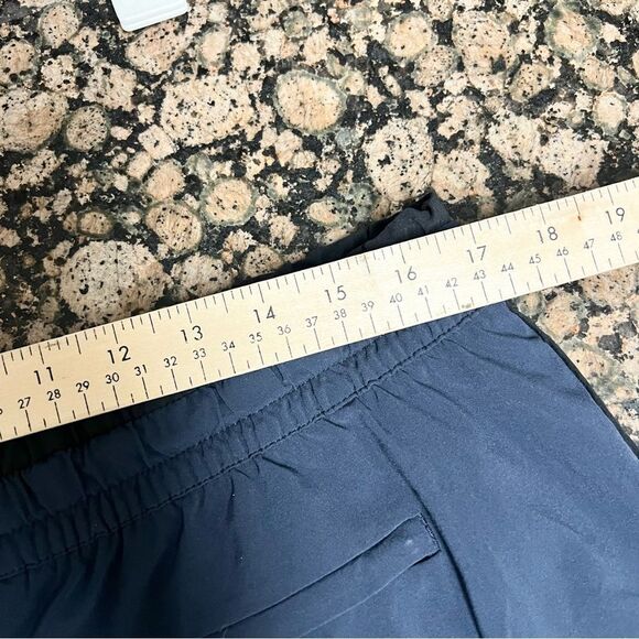 Athleta Colorblocked Shorts Navy Black Drawstring Size 16 Stretch - Picture 4 of 5